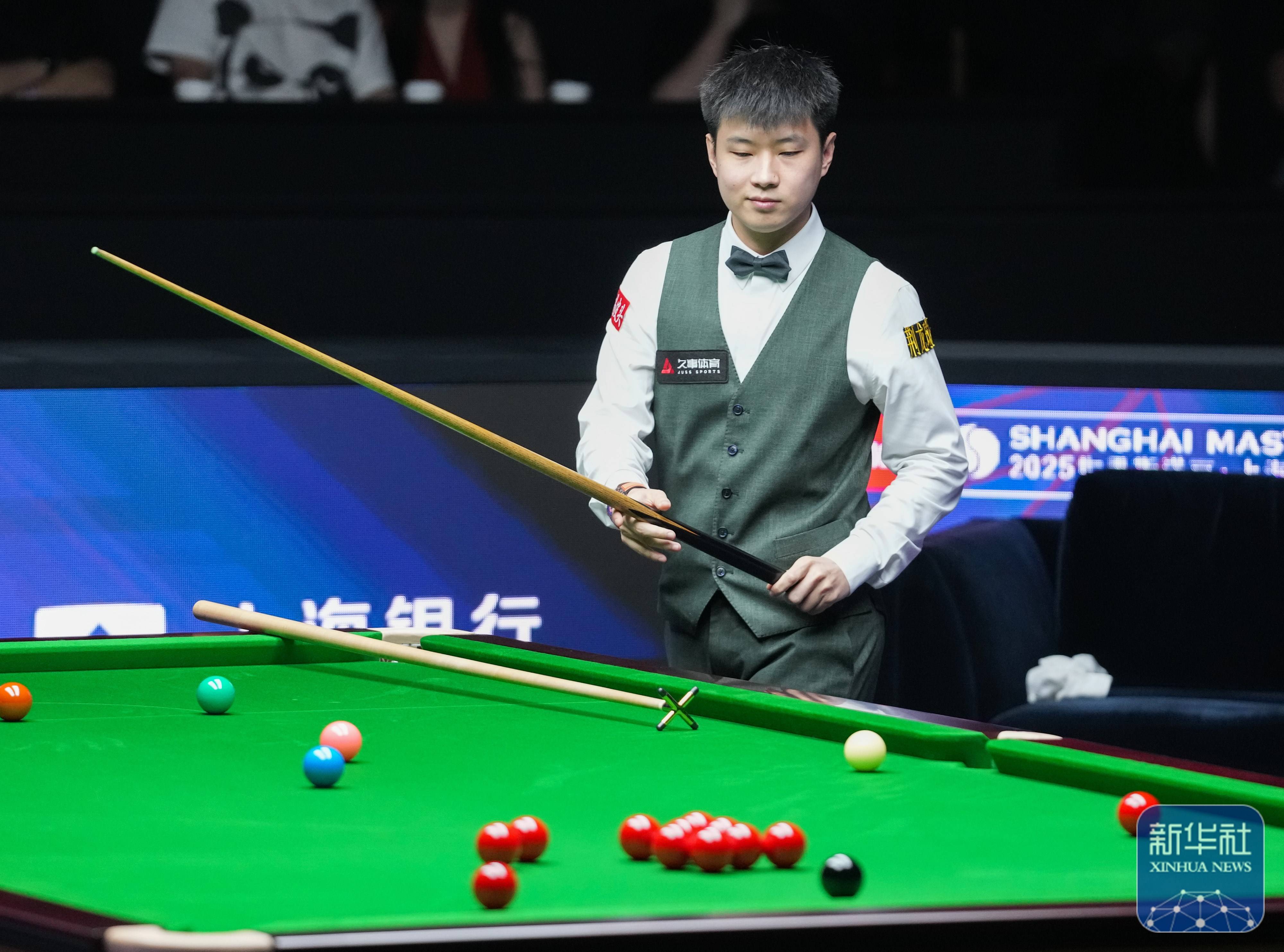 扩军背后抱 扩军背后抱